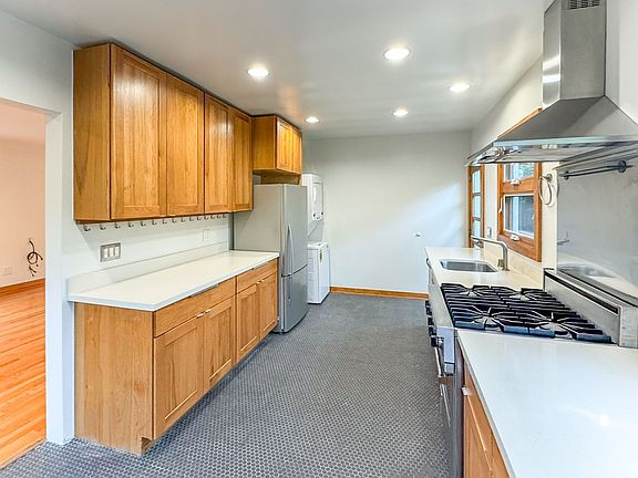 3rd image of 3515 Beethoven St