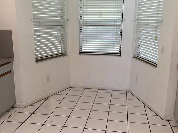 5th image of 2582 SE Caladium Ave