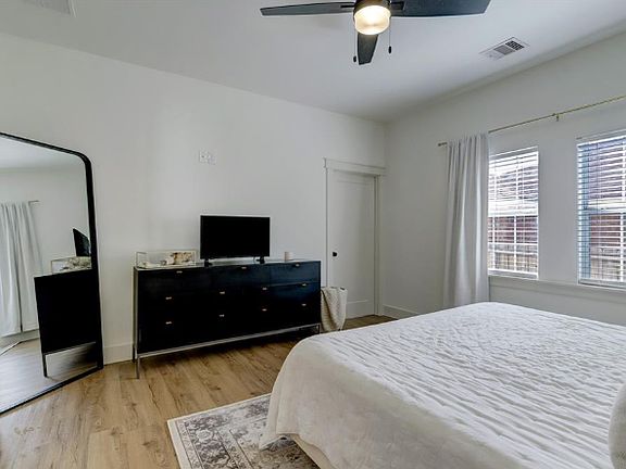 5th image of 2417 Woodard St
