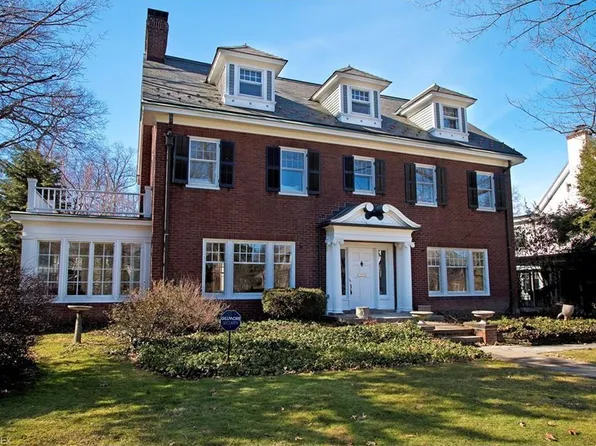 2240 Woodmere Dr, Cleveland Heights, OH 44106