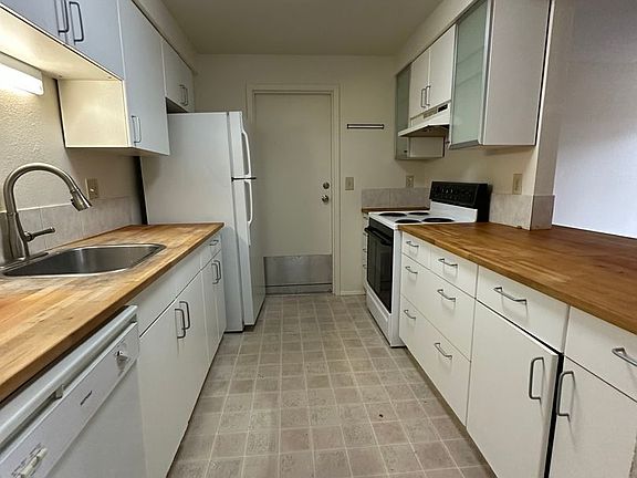 3rd image of 9750 SW Marjorie Ln APT 1
