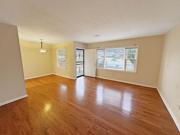 4th image of 1519 S White Station Rd