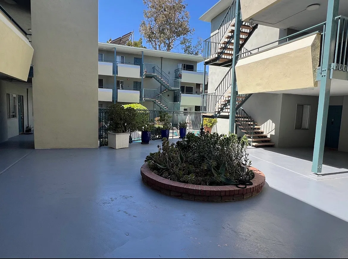Fox Hills Apartments — Photo 3