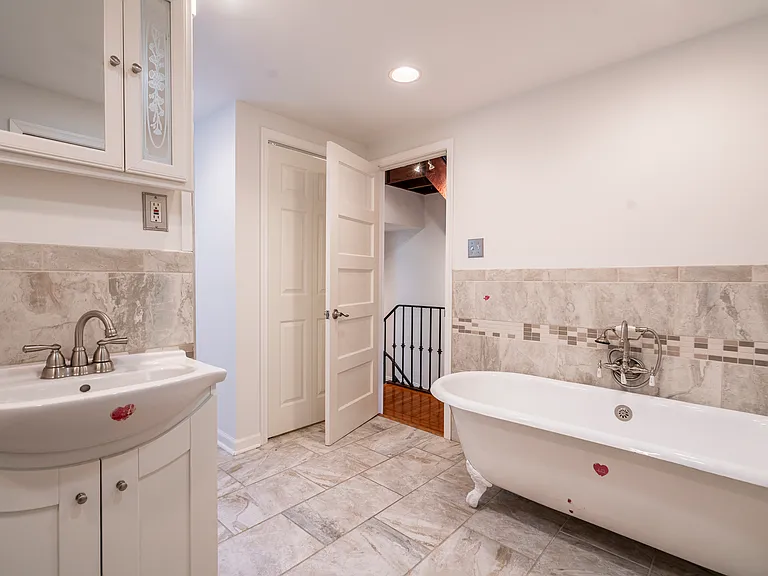 2228 Pine St — Photo 18