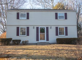 3 Hummingbird Ln, Enfield, CT 06082
