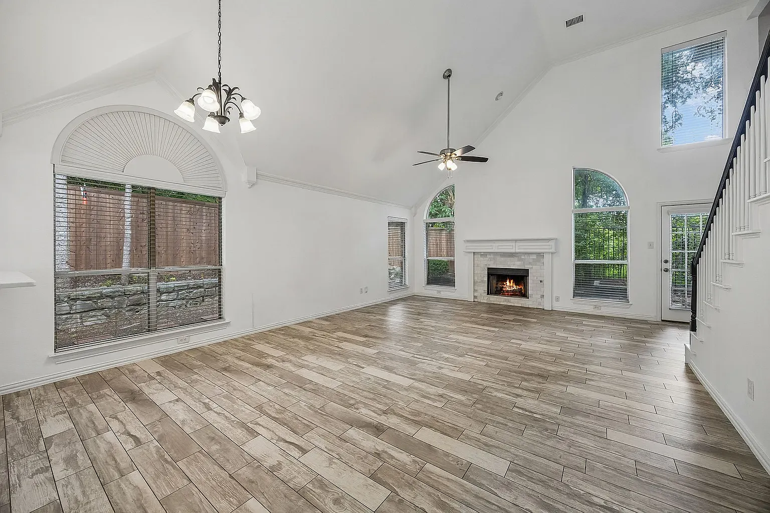 3 bed, 2.5 bath, 2074 sqft, $2,500 — Photo 2