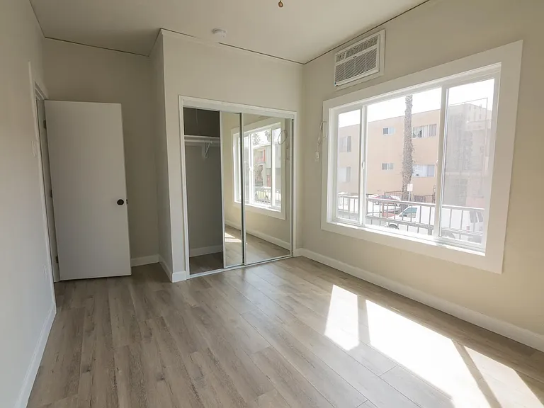 4525 Rosewood Ave #2 — Photo 17