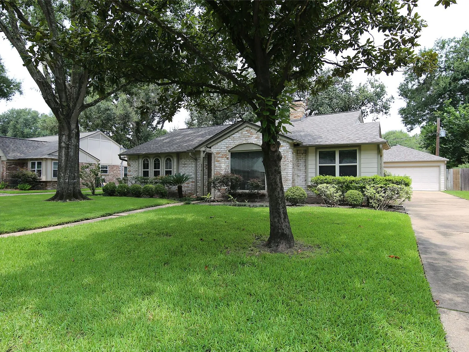 3 bed, 2.0 bath, 1654 sqft, $2,395 — Photo 2