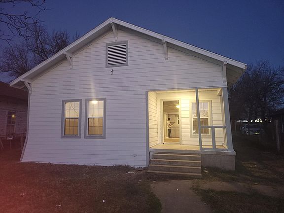 3rd image of 705 S Throckmorton St