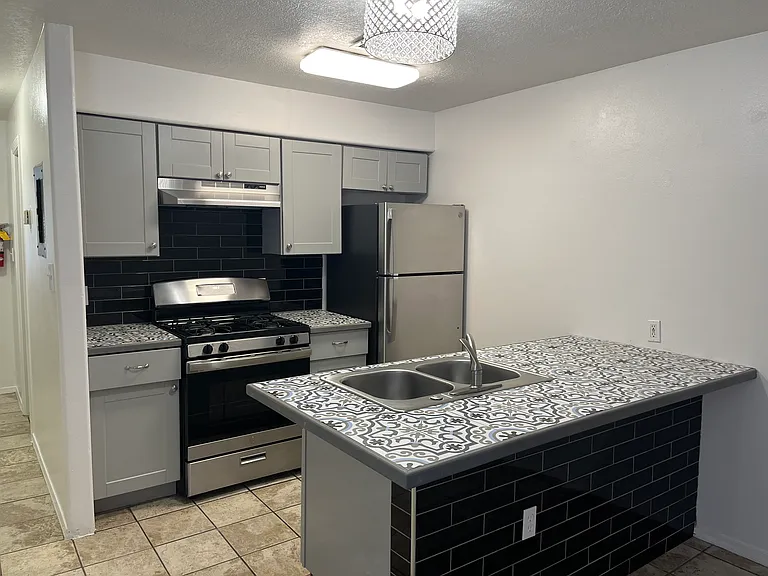 Sleek, Contemporary Efficiency - Live El Campo on Route 66! — Photo 50