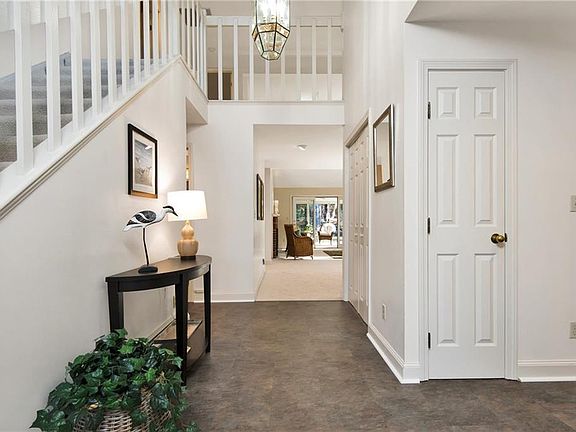4th image of 18 Canterbury Way #18