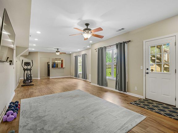 3rd image of 100 Oak Branch Dr