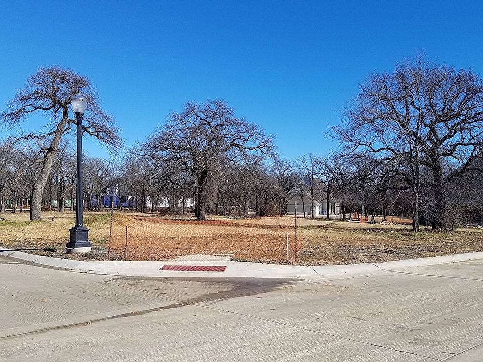 1st image of 800 Lyndsey Way