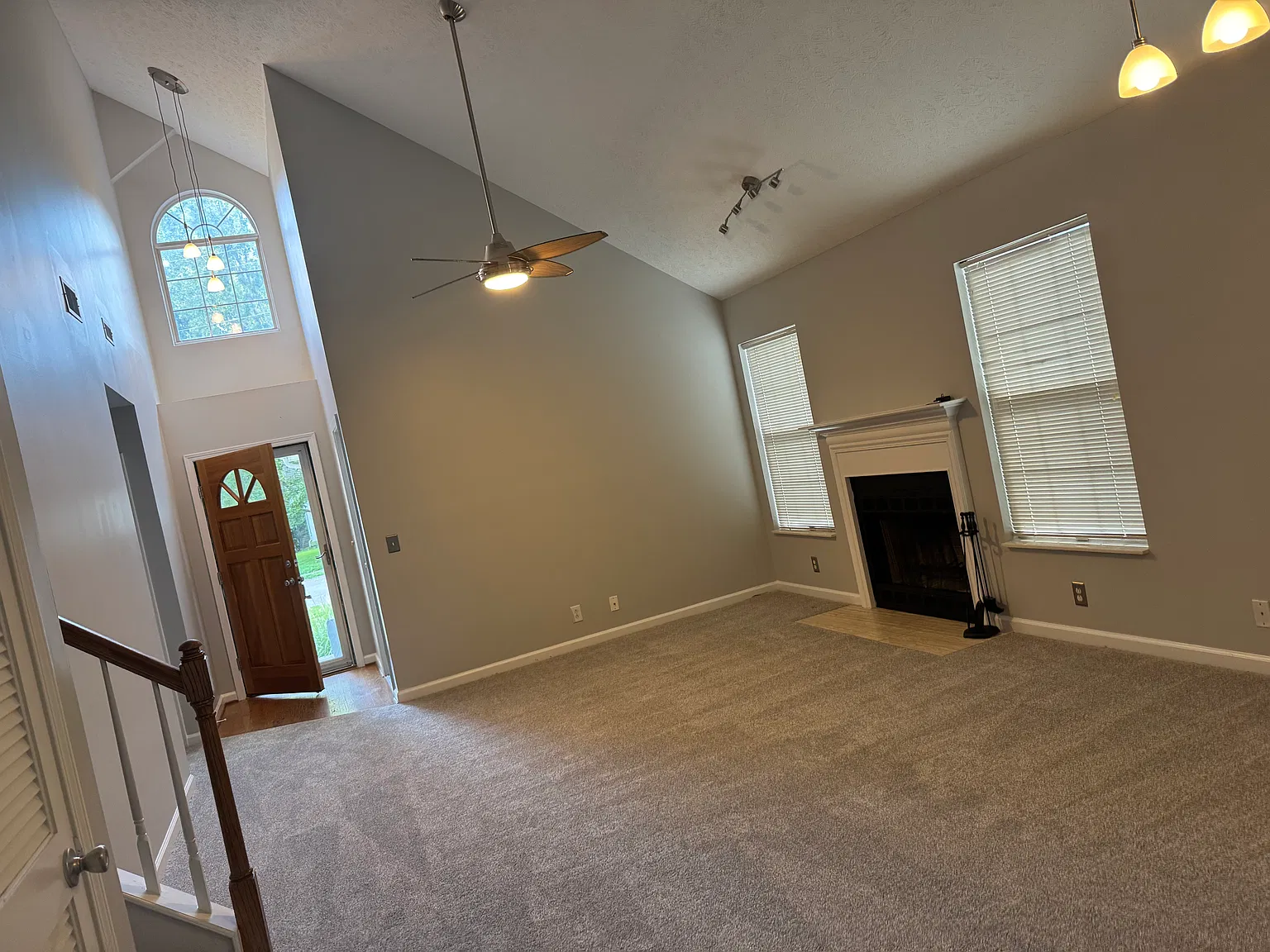 3 bed, 1339 sqft, $2,200 — Photo 4