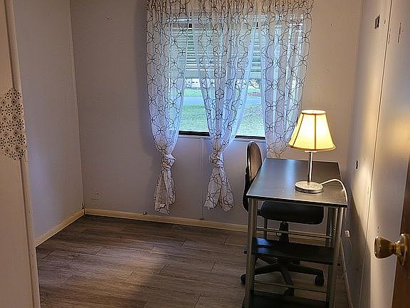 4th image of 309 Grimes Dr