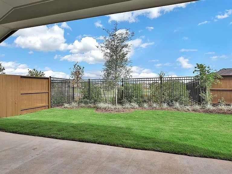 2910 Starling Dr — Photo 16