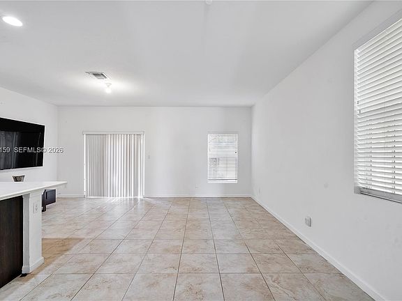 5th image of 1128 NW 40th Ter