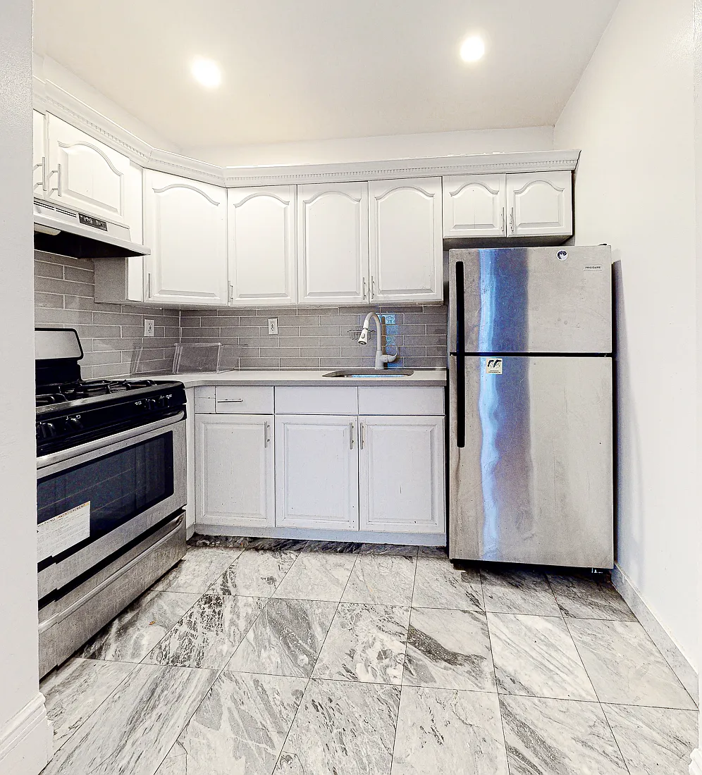 632 Throop Avenue — Photo 4