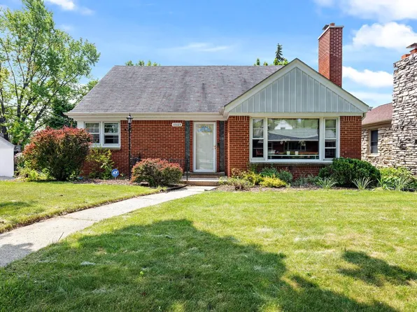 10023 West Highwood AVENUE, Wauwatosa, WI 53222