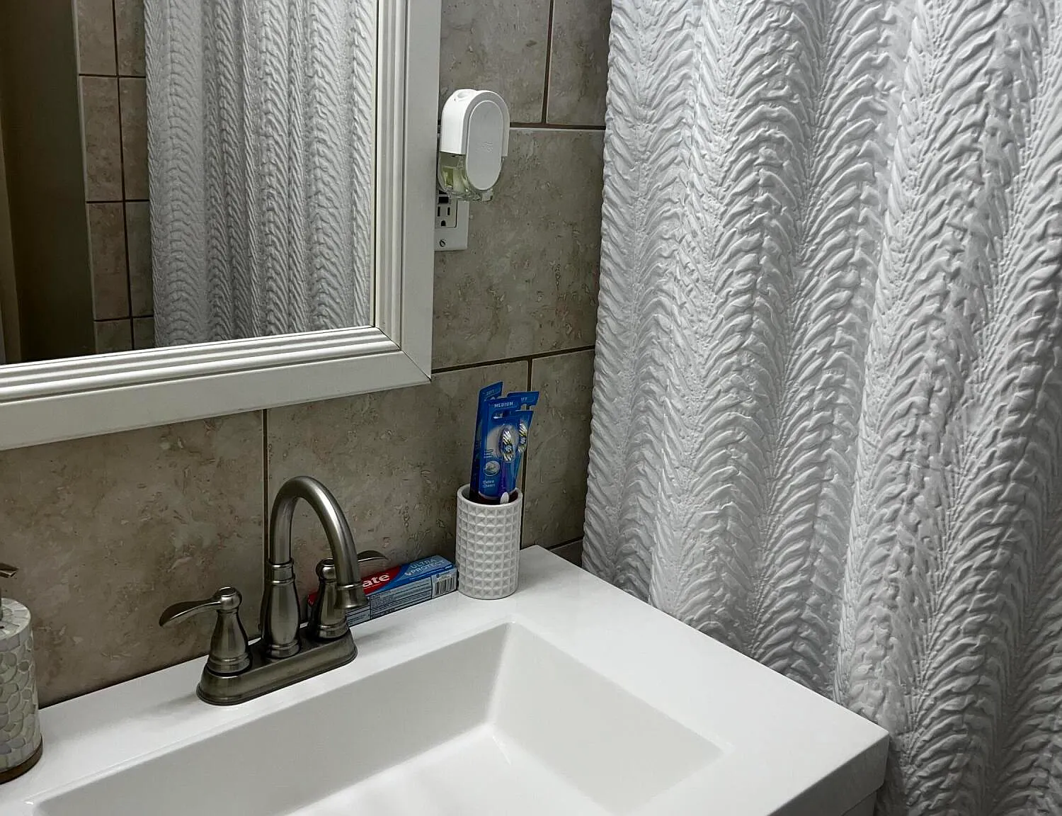 3 bed, 1.0 bath, 1094 sqft, $3,000 — Photo 4