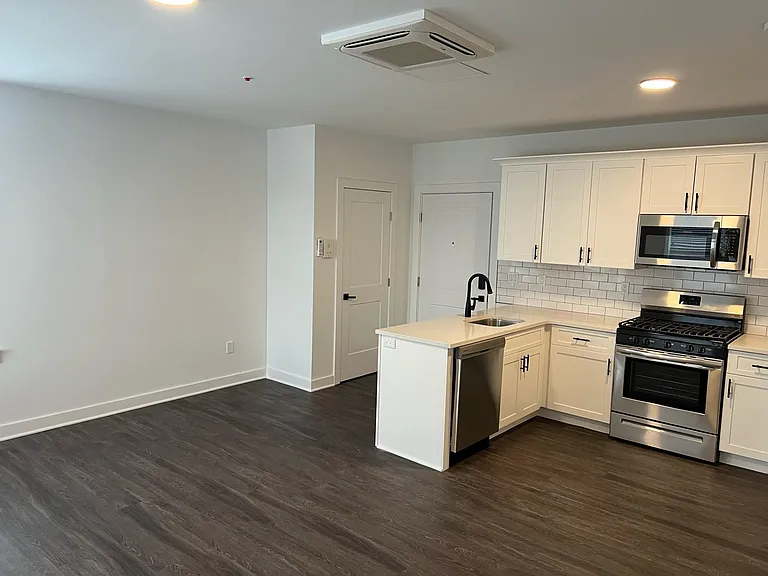 8 Greene Ave #3A — Photo 2