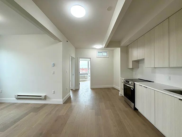48 Somers St #404 — Photo 1
