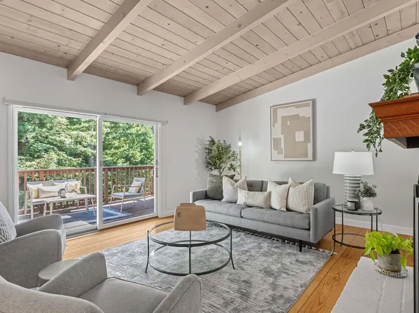 2921 Holyrood Dr, Oakland, CA 94611