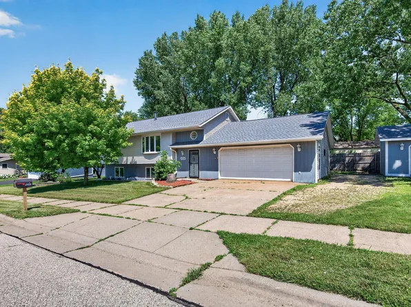 2709 Holloway Ave E, North Saint Paul, MN 55109