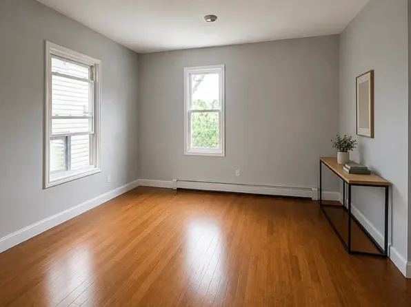 67 Clerk Street image 1 of 4