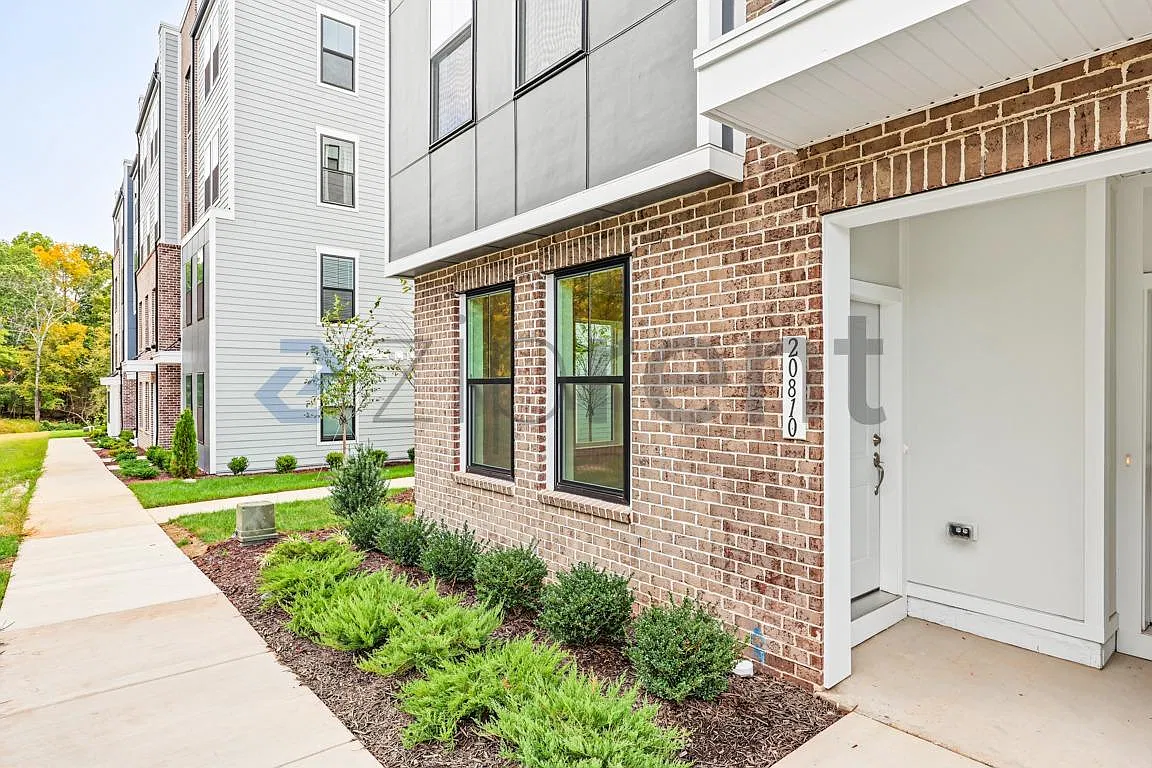 3 bed, 2.5 bath, 2000 sqft, $3,800 — Photo 3