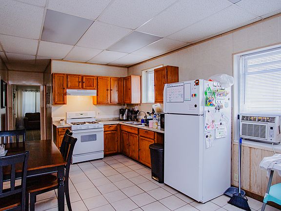 2nd image of 1214 S 58th Ct