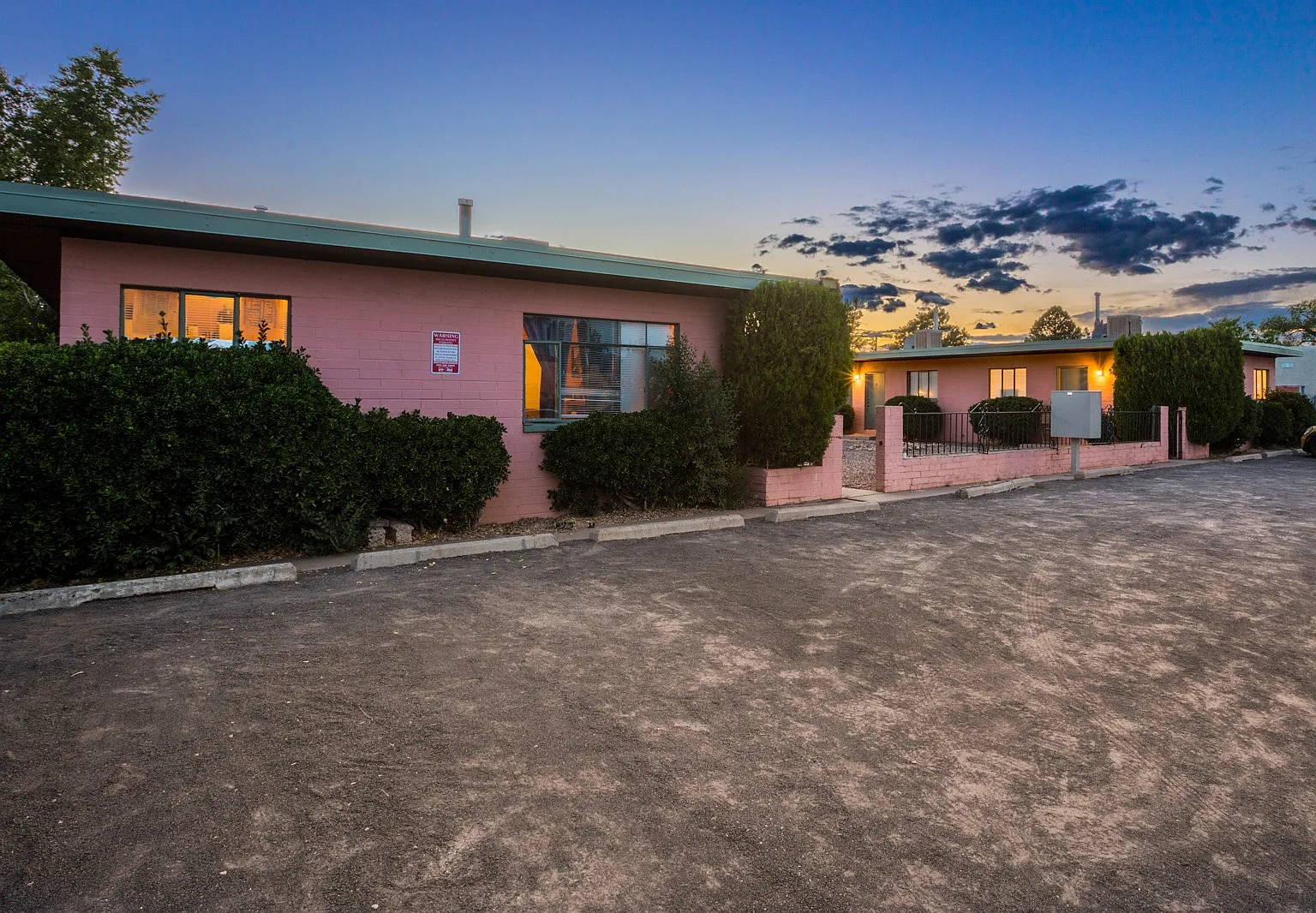 Spacious, Updated 1 Bedroom In Ridgecrest w/ Private Yard! — Photo 2
