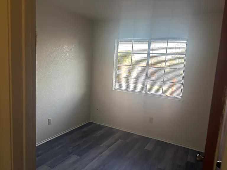224 S Hutchins St #224 — Photo 5