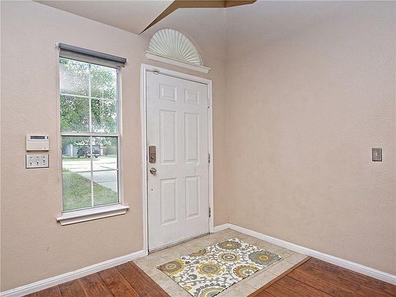 3rd image of 116 Greens Creek Cv
