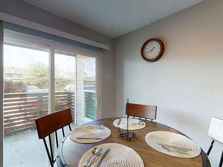 Los Prados Apartment Homes — Photo 33
