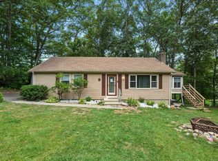 8 Sycamore Rd E, Niantic, CT 06357