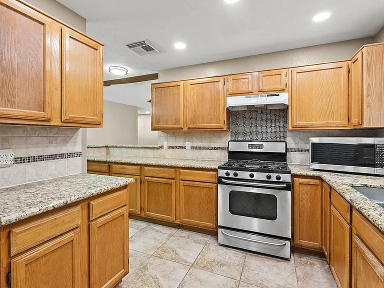 3877 Pecan Cir — Photo 11