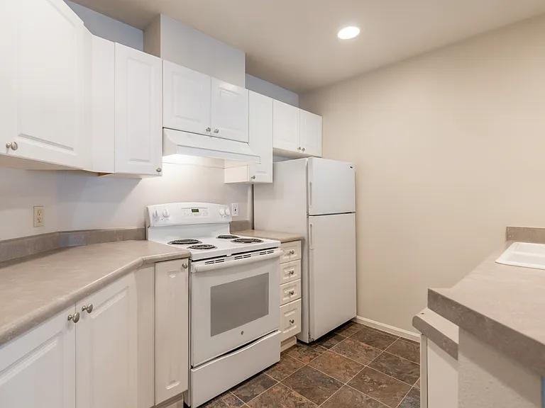 Bellevue Heights Apartments — Photo 4