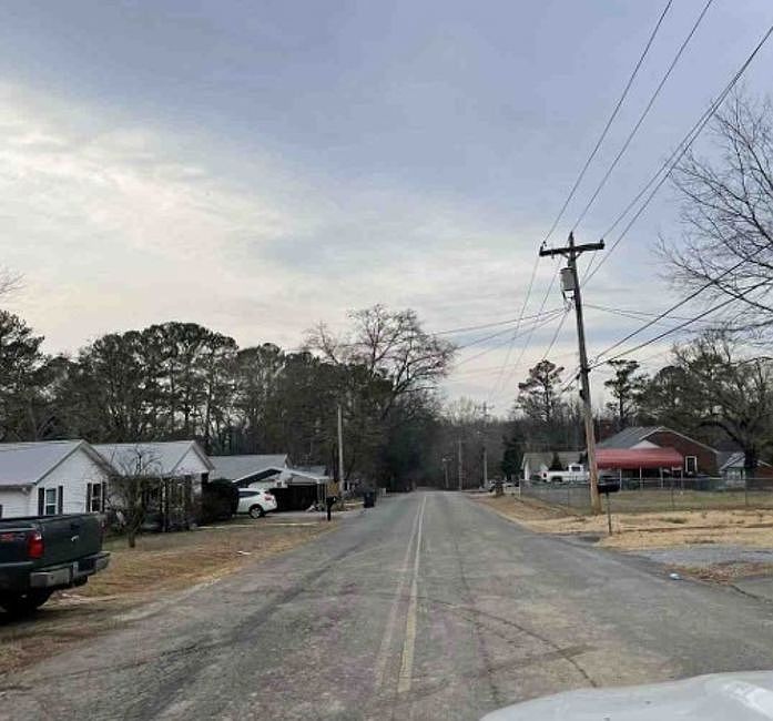 Exterior Neighborhood (street photo)