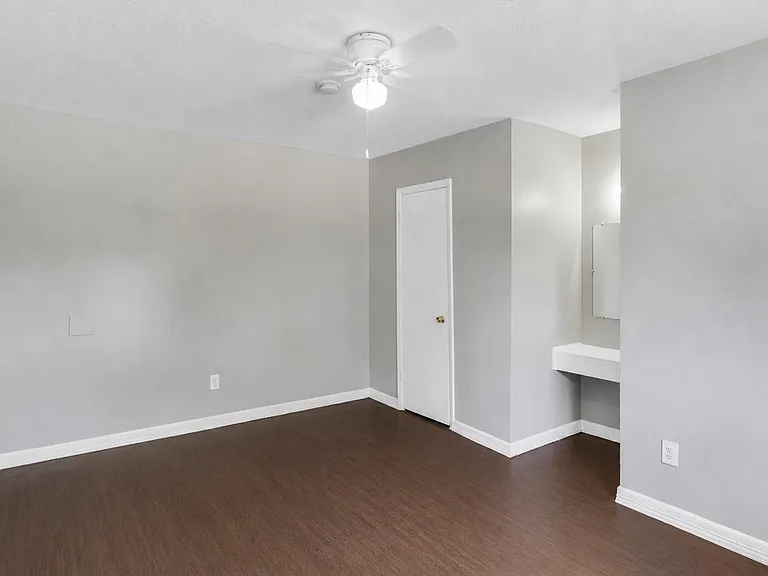 122 E Crosstimbers St #117 — Photo 11