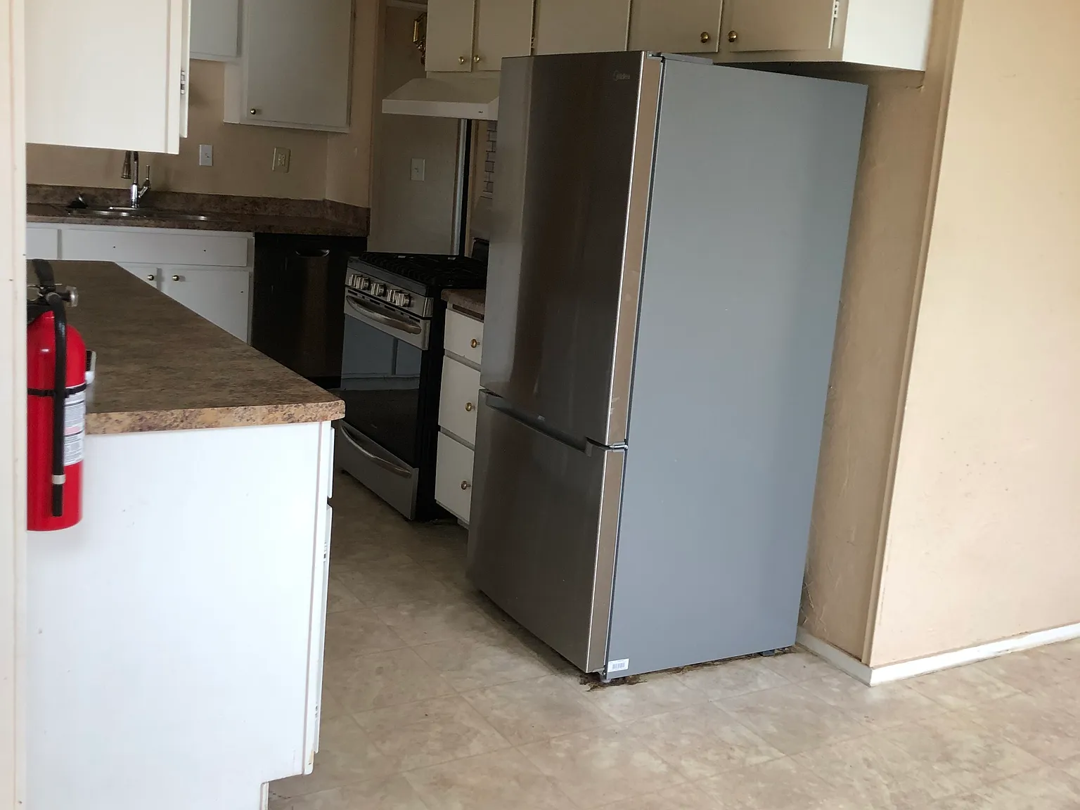 4 bed, 1.5 bath, 2162 sqft, $2,200 — Photo 2