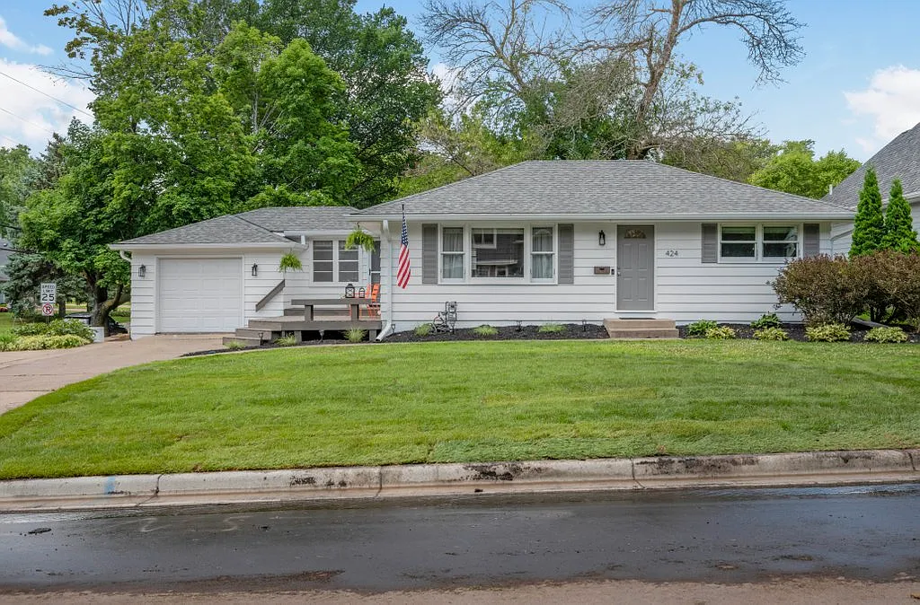 Tyler Ave S, Edina — Photo 1