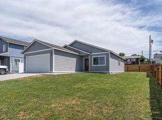209 W 7th Ave, Warden, WA 98857