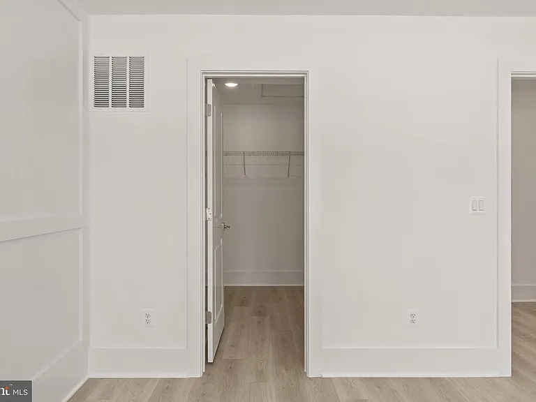 9207 Forkleaf Oak Dr — Photo 35