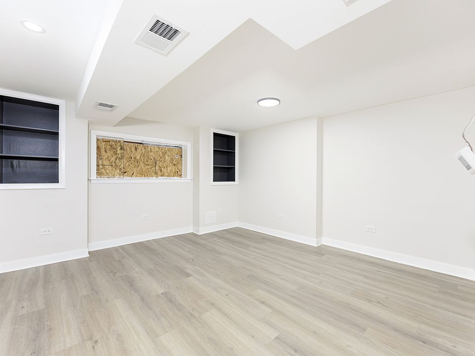 1st image of 4819 W Barry Ave #G