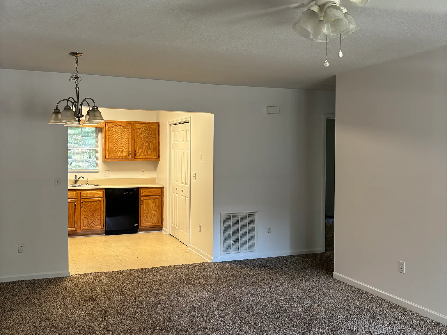 2 bed, 895 sqft, $1,250 — Photo 3