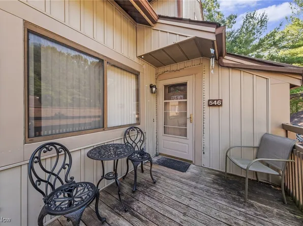 546 Meredith Ln, Cuyahoga Falls, OH 44223
