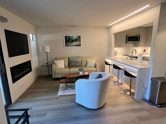 5th image of 1361 Greenwich Ct