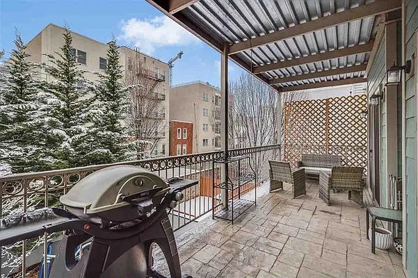 Sold by Nestseekers | media 13