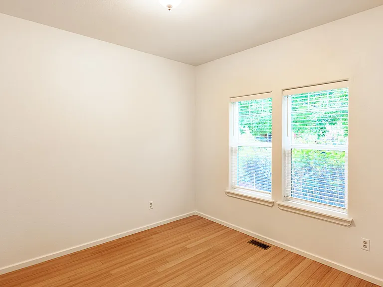 1631 NW Hickory Pl — Photo 12